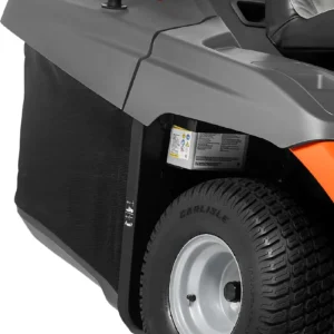 Husqvarna Rasentraktor TC 238TX Winterpaket mit Schneeschild, Gummileiste, Gewicht und Schneeketten – Modell 2023