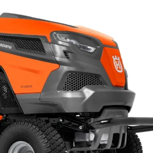 Husqvarna Rasentraktor TC 238TX Winterpaket mit Schneeschild, Gummileiste, Gewicht und Schneeketten – Modell 2023