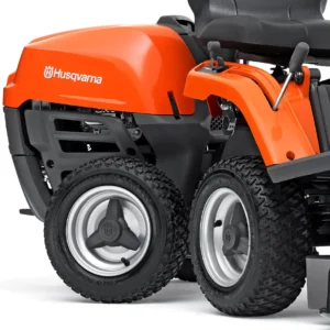 Husqvarna Frontmäher R 112C mit Mähdeck Combi 85 – Winterpaket mit Schneeschild, Gummileiste und Schneeketten – Modell 2023