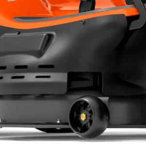 Husqvarna Rasentraktor TC 238TX Winterpaket mit Schneeschild, Gummileiste, Gewicht und Schneeketten – Modell 2023