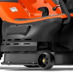 Husqvarna Rasentraktor TC 238TX Winterpaket mit Schneeschild, Gummileiste, Gewicht und Schneeketten – Modell 2023
