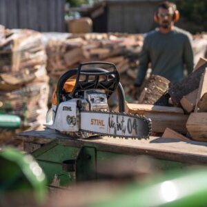STIHL MS 201 T-CM Benzin-Kettensäge mit 35 cm Führungsschiene