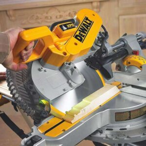 DeWALT 305 mm 1675 W Radial-Gehrungssäge – DWS780